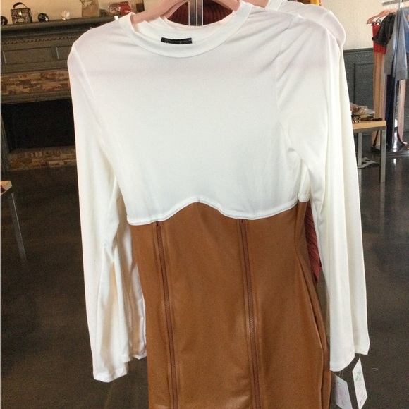 Carmen (dress) - Picture 2 of 3